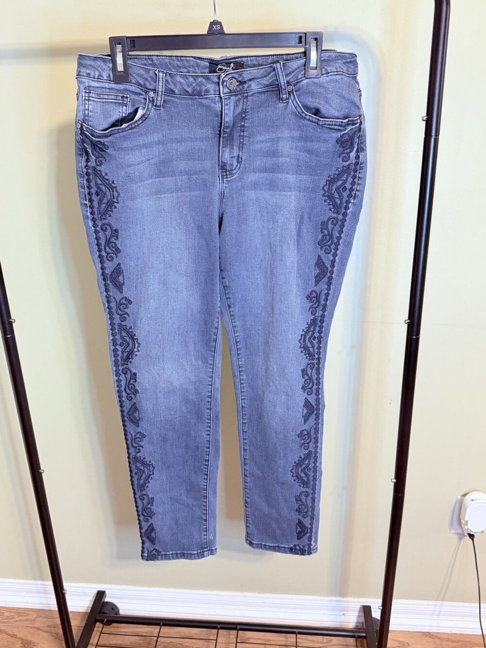Earl Jean Skinny Ankle Size 14 Embrodiered Leg Med Wash